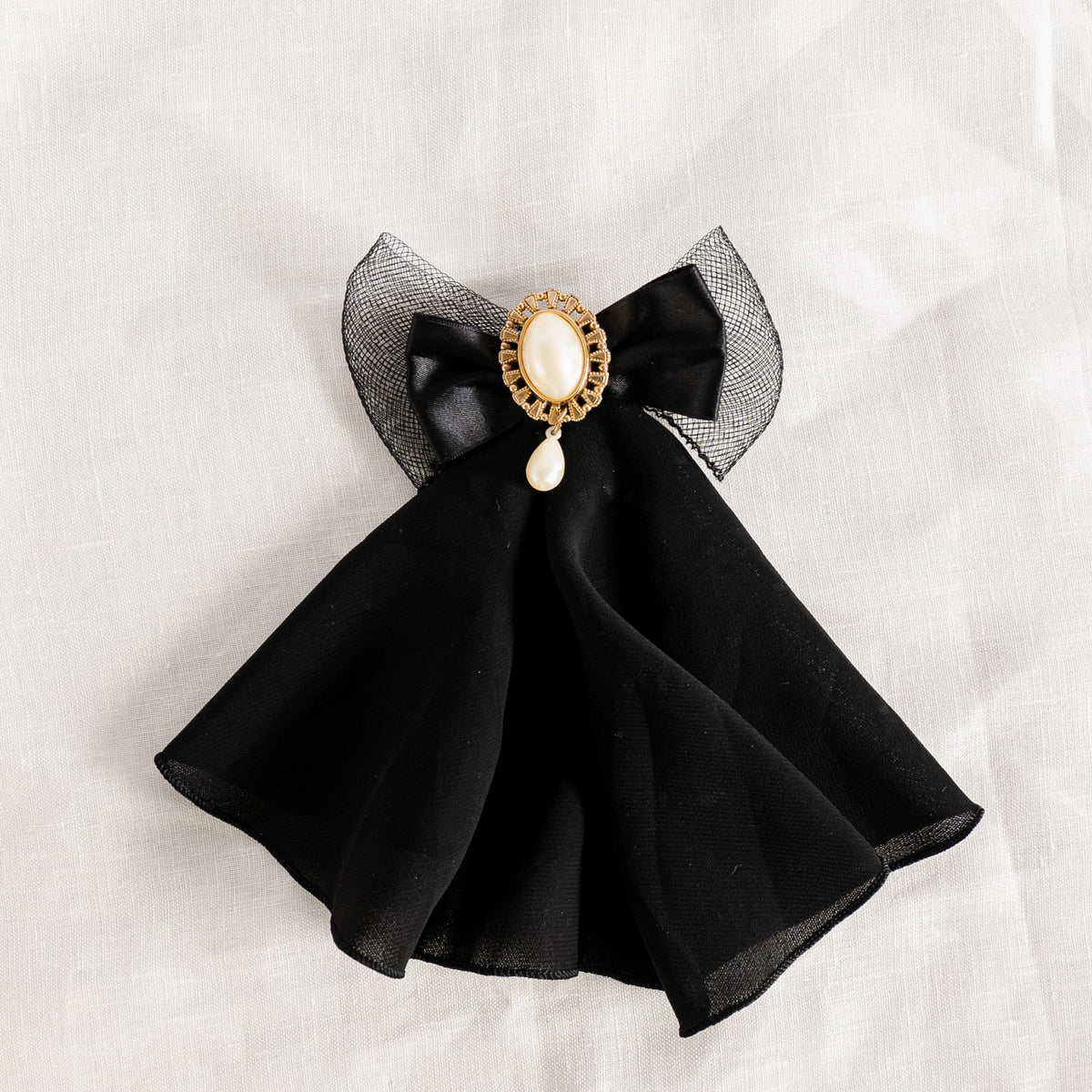 Black deals bow brooch