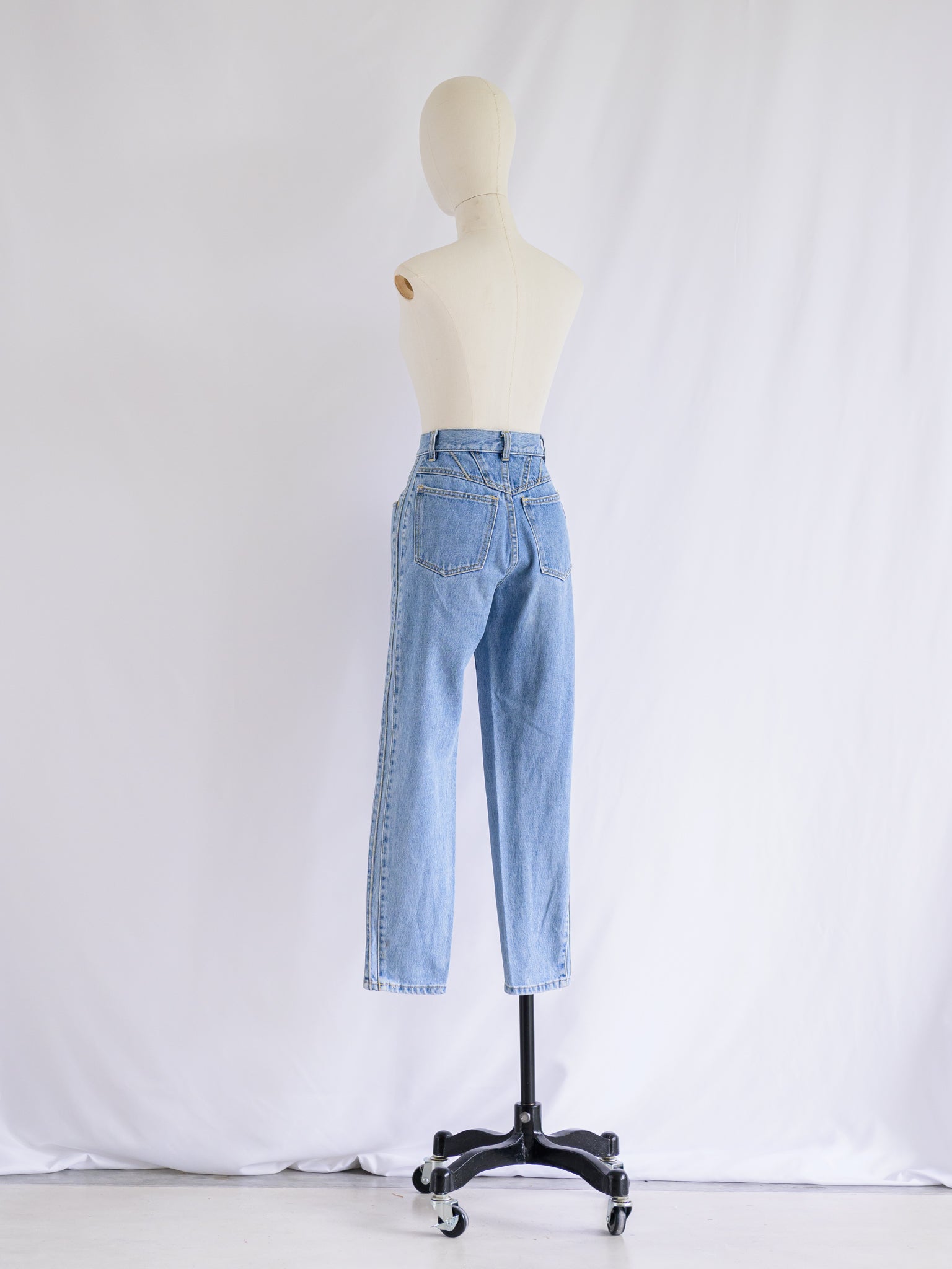 Vintage Classic Blue Mid-Rise Waist Side Stitch Denim Jeans