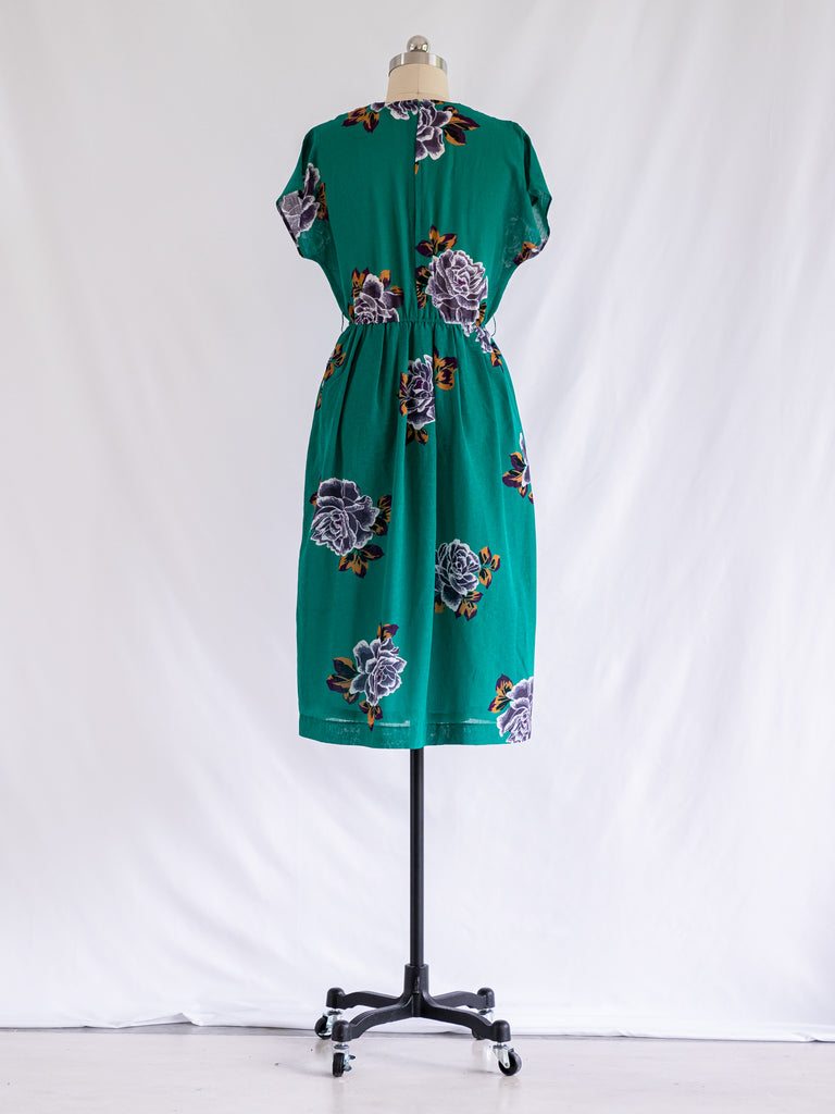 Vintage Black Rose Print Lush Green Polyester Midi Dress