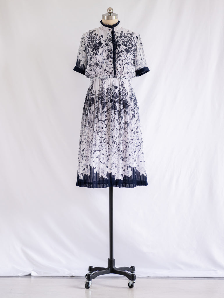 Vintage Mandarin Neck Ruffle Detailed Pleated Midi Dress