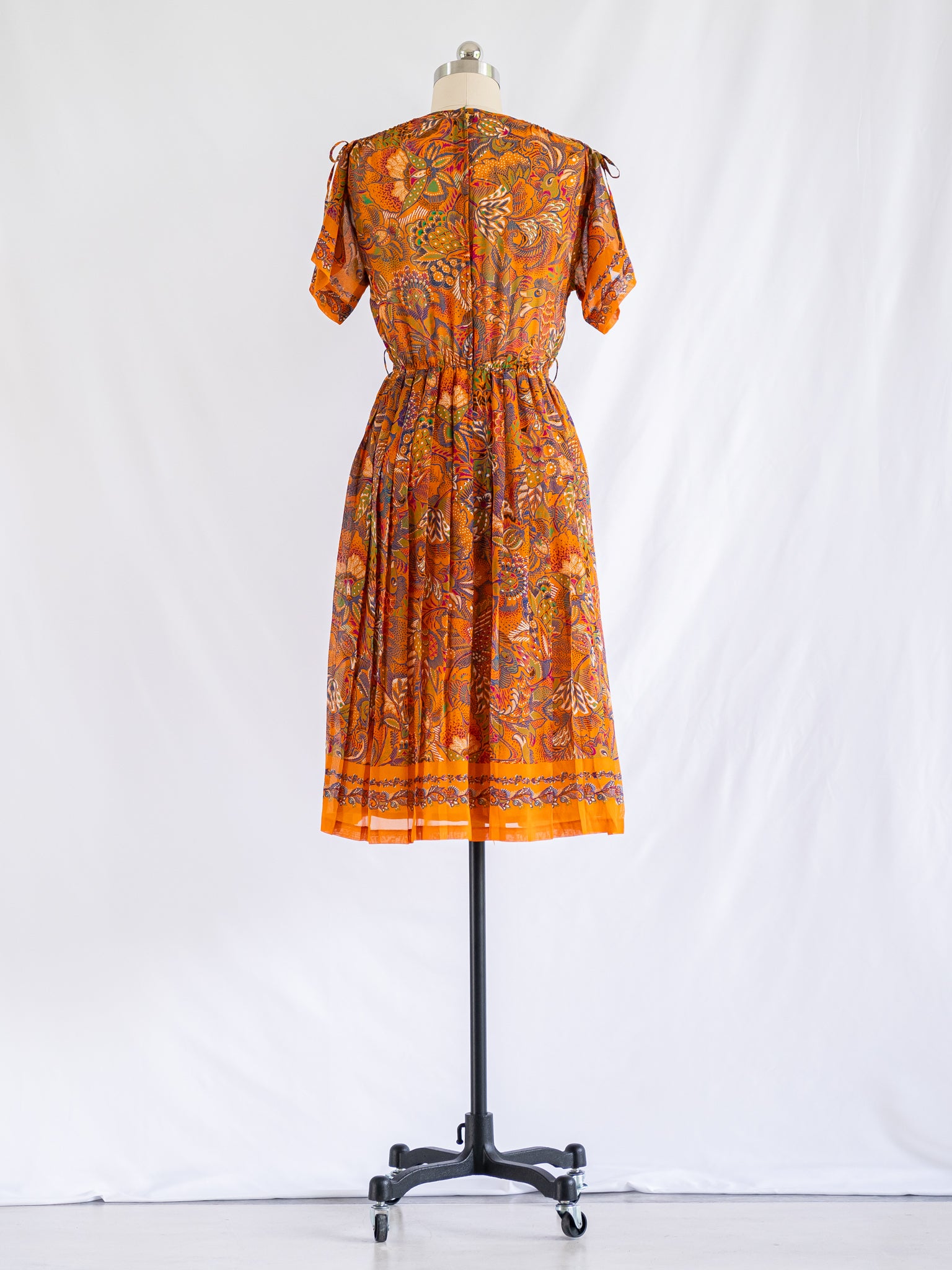 Sugar Cream Vintage Vintage Orange Paisley Print Midi Dress Sugar Cream Vintage Vintage Orange Paisley Print Midi Dress