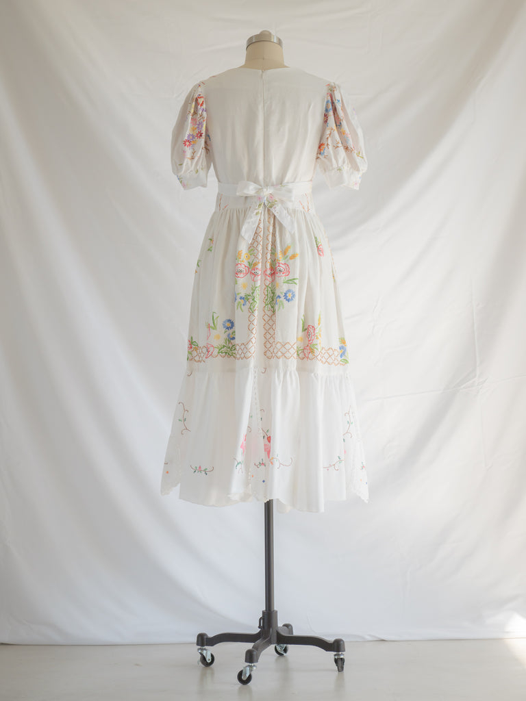 Re-design Upcycled Daisy Sweetheart Neck White Maxi Dress