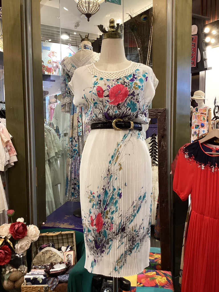 Authentic Vintage Cream Floral Chiffon Dress – V-Neck Ruffled One of a Kind