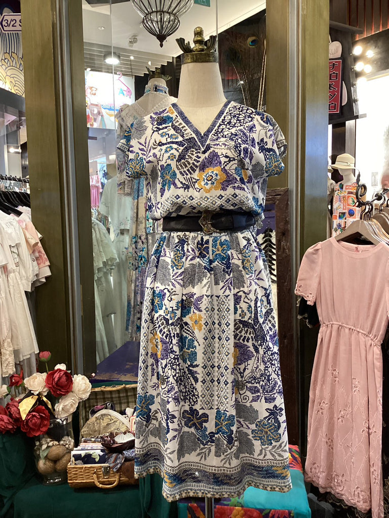 Vintage Peacock Print Dress – V-Neck Cap Sleeve