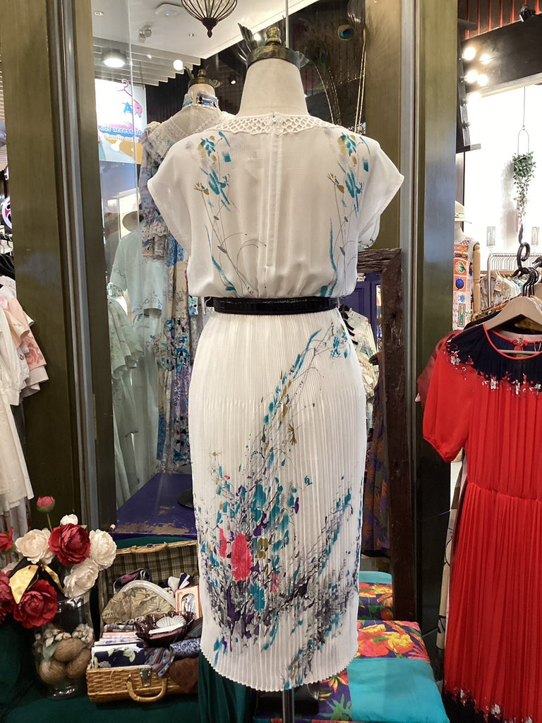 Authentic Vintage Cream Floral Chiffon Dress – V-Neck Ruffled One of a Kind