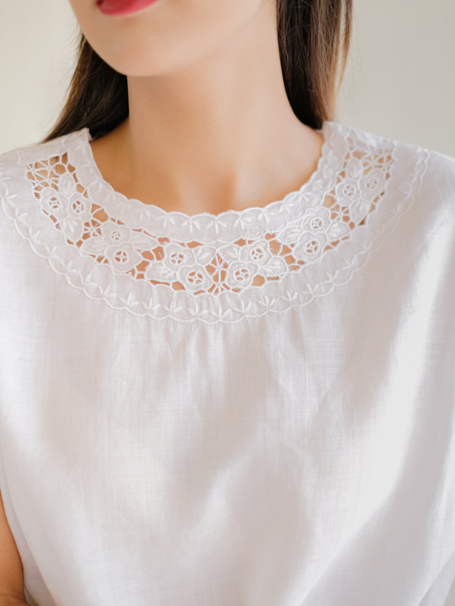 White linen embroidered vintage blouse