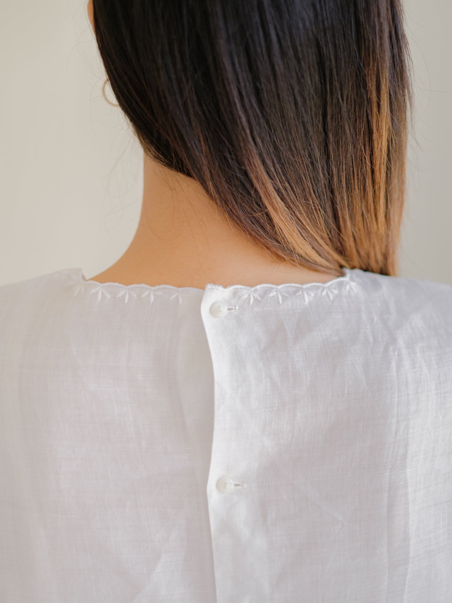 White linen embroidered vintage blouse