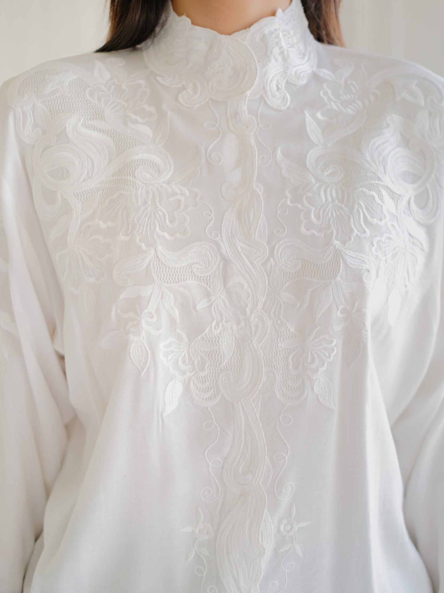 SUGARCREAM_VINTAGE_WHITE_LACE_EMBROIDERED_BLOUSE_3