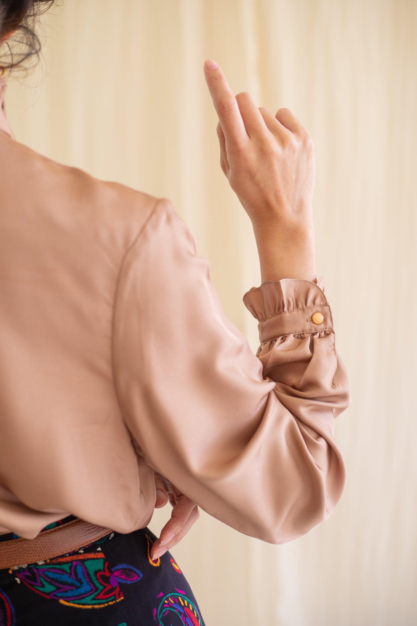 Ruffle bow tie collar vintage blouse