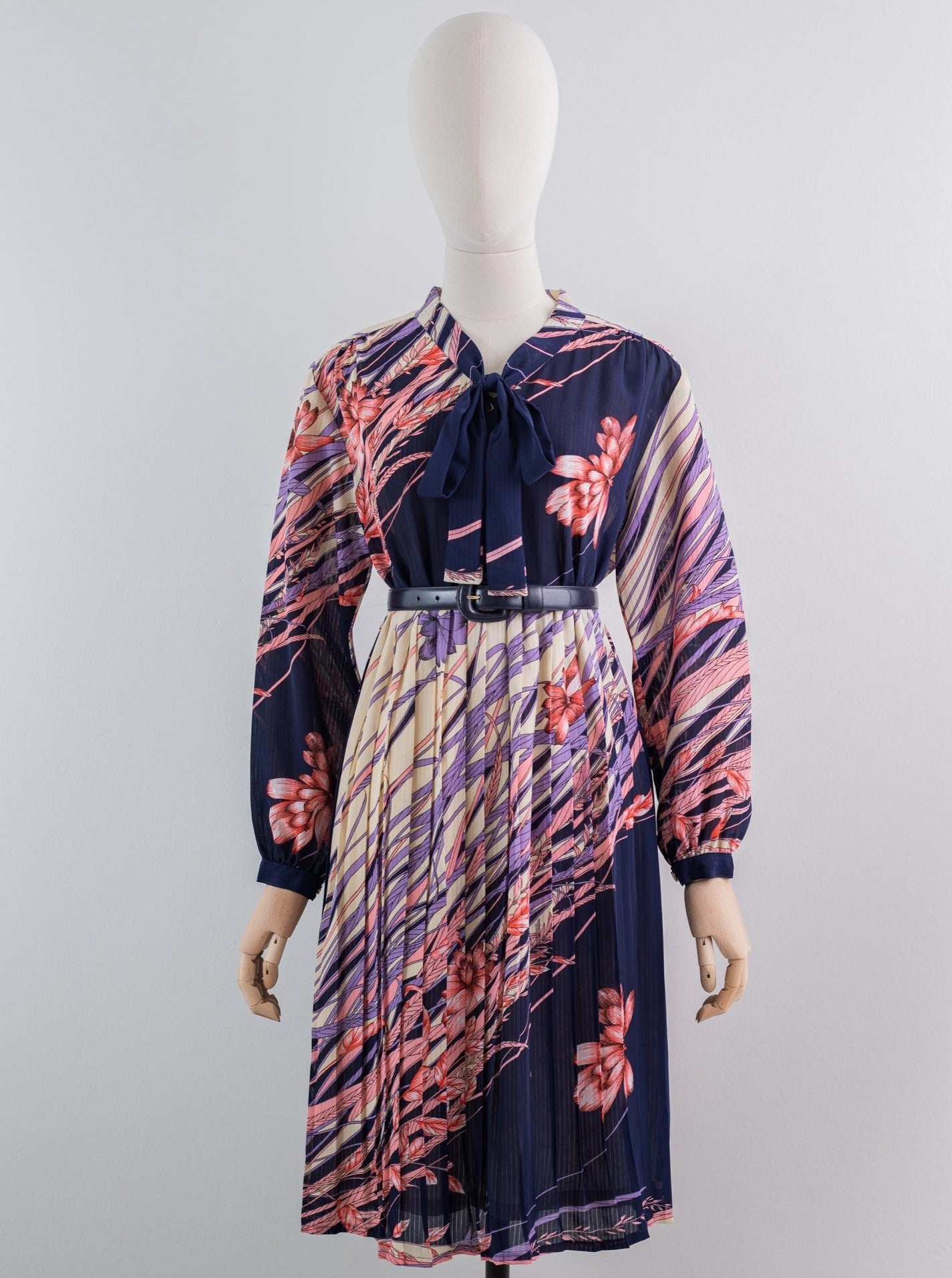 Pink floral print Bow tie collar vintage dress