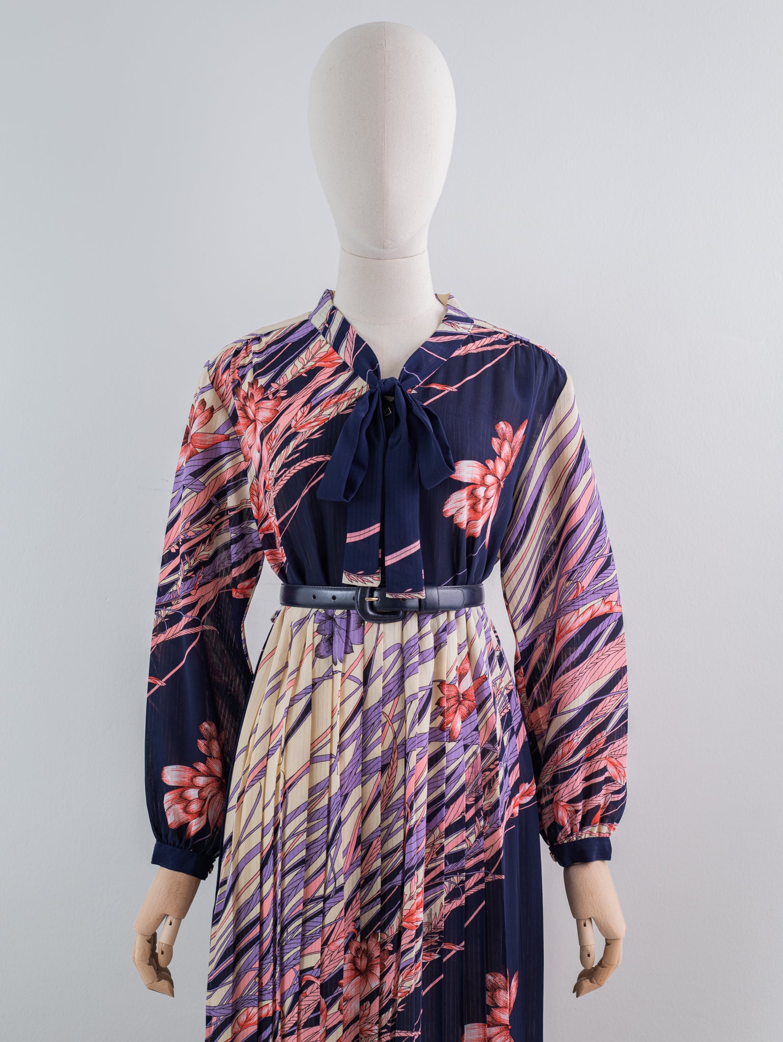 Pink floral print Bow tie collar vintage dress