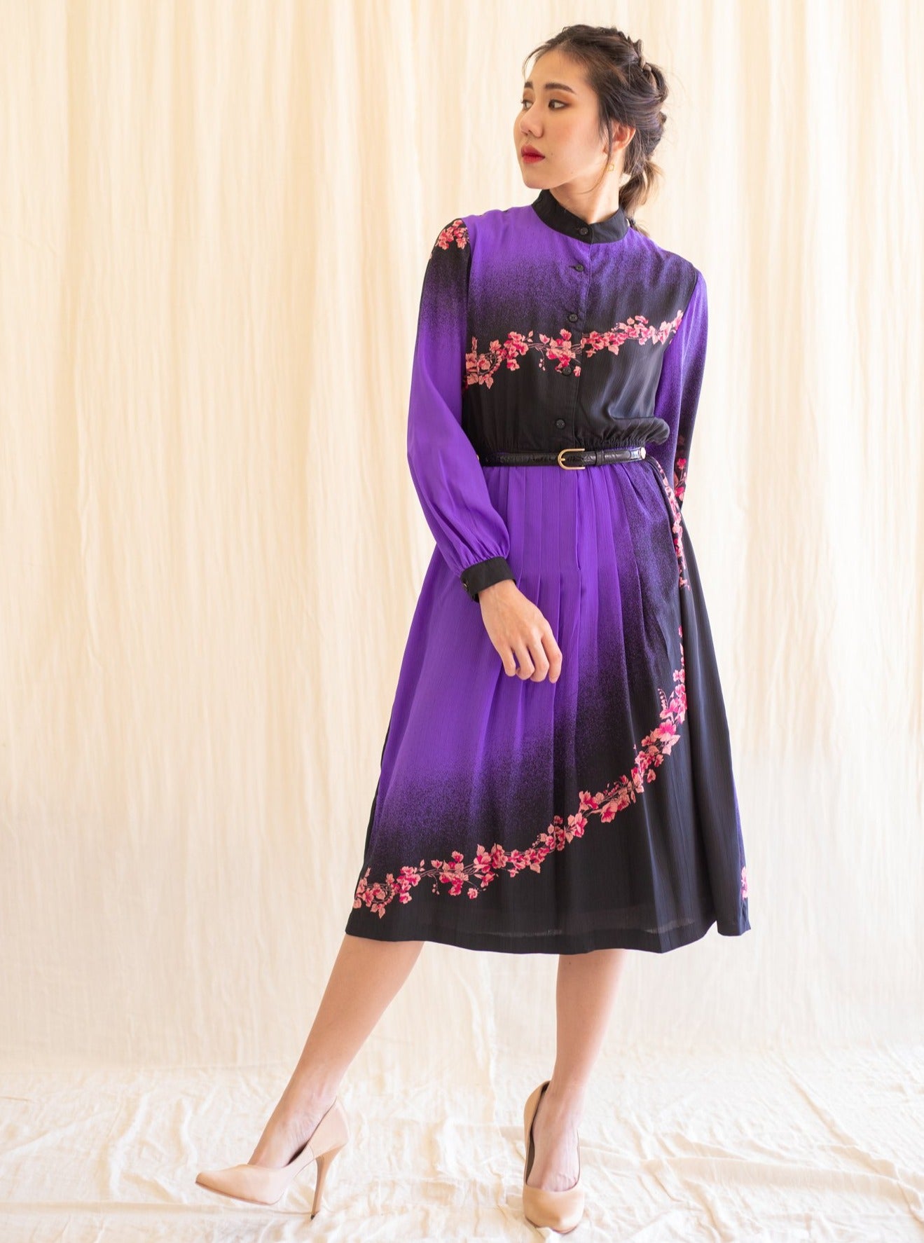 Mandarin collar in violet Japanese vintage dress with red floral print