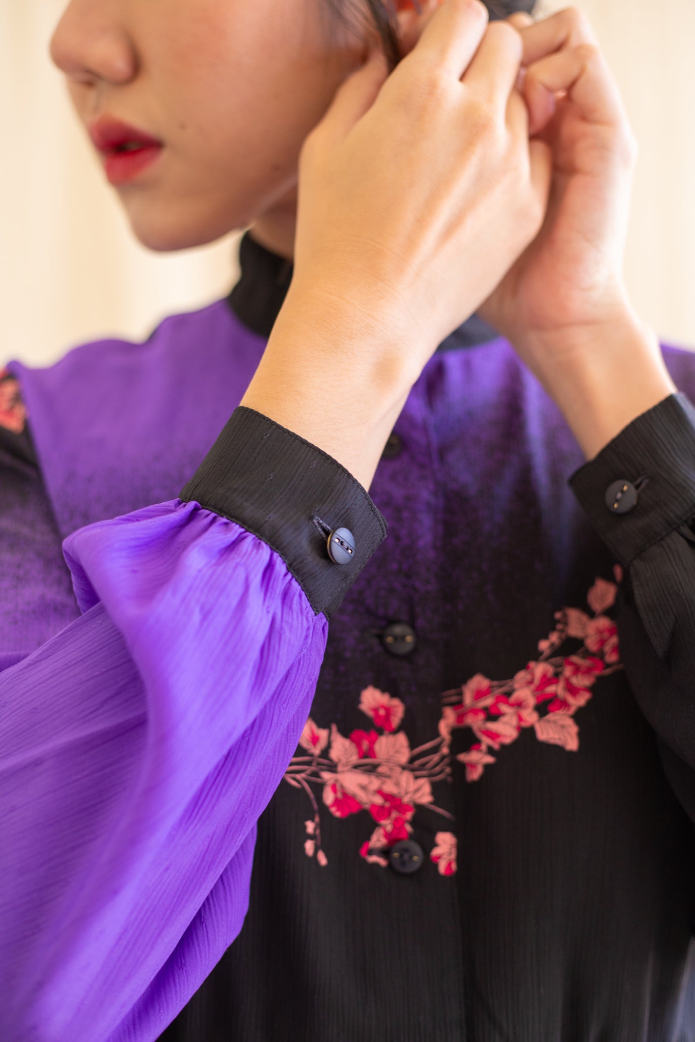 Mandarin collar in violet Japanese vintage dress with red floral print