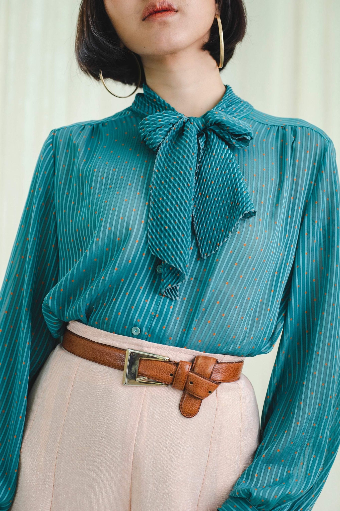 Pleated blouse | Bow tie | Vintage 1980s - Sugar & Cream Vintage