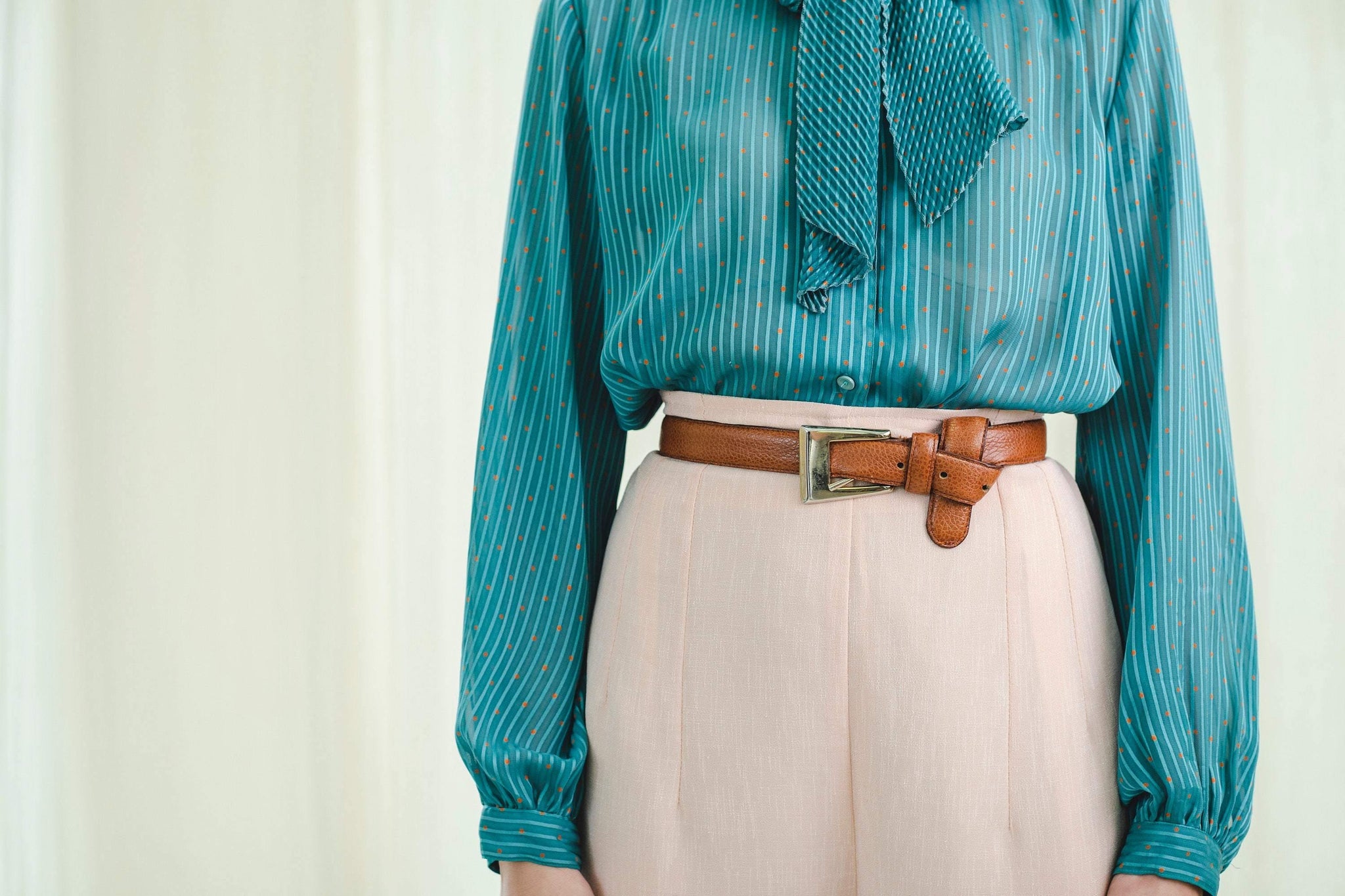 Pleated blouse | Bow tie | Vintage 1980s - Sugar & Cream Vintage